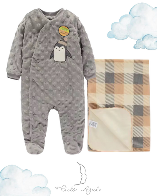 Enterito de plush gris con manta